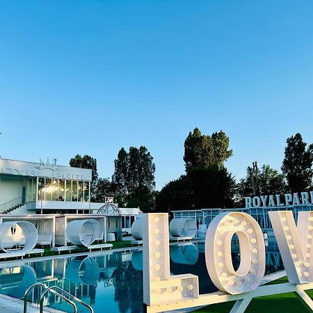 Royal Park Complex Hotel Bascov Екстериор снимка