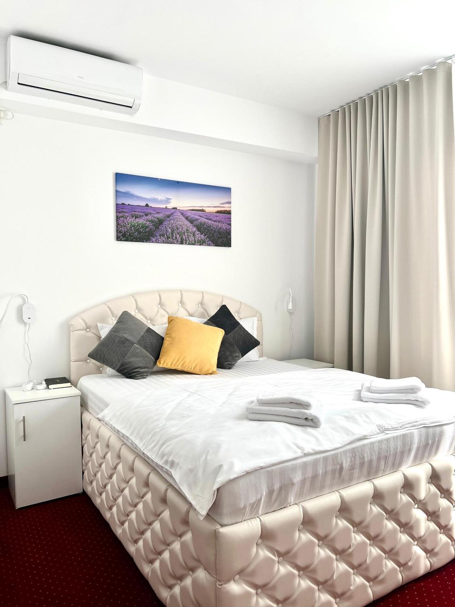 Royal Park Complex Hotel Bascov Екстериор снимка