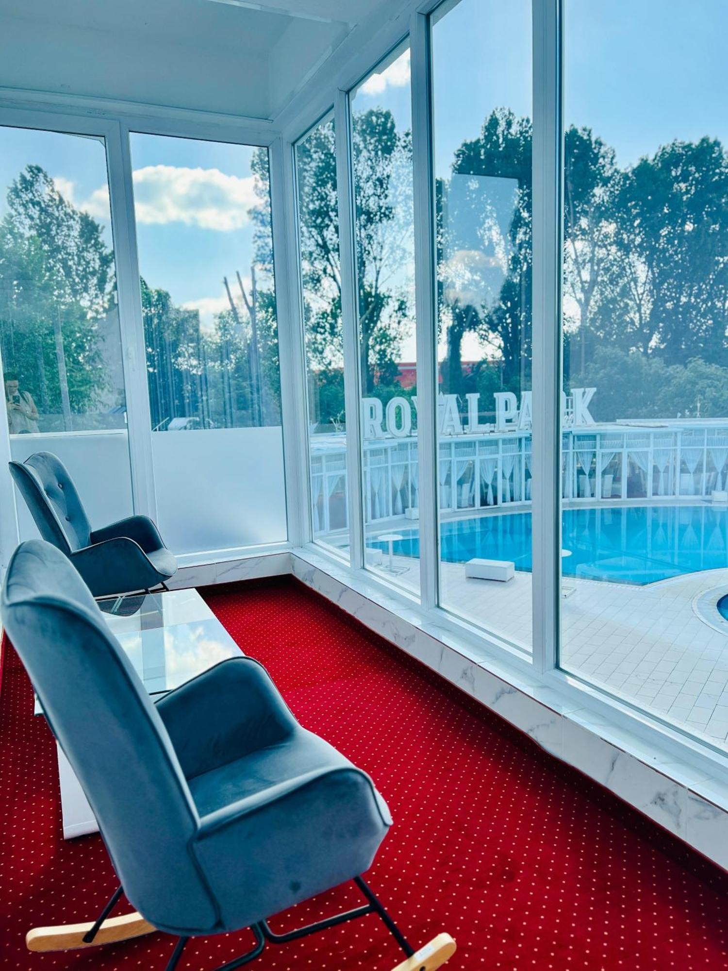 Royal Park Complex Hotel Bascov Екстериор снимка