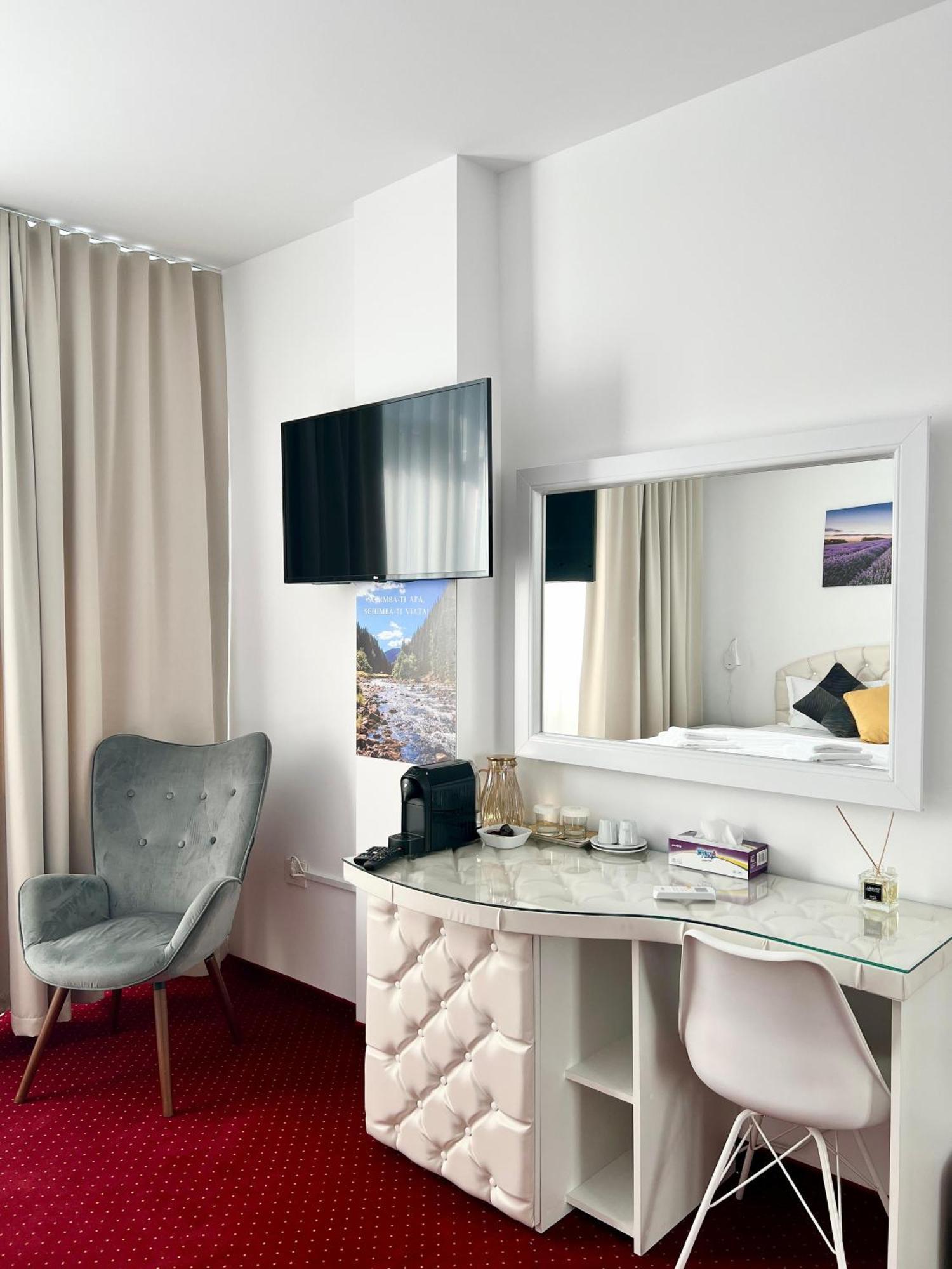 Royal Park Complex Hotel Bascov Екстериор снимка