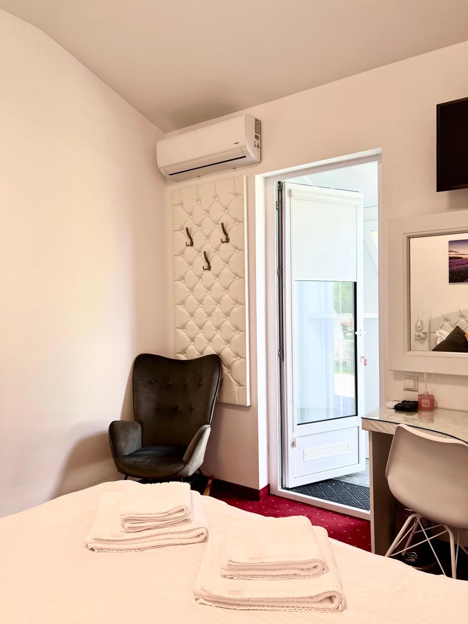 Royal Park Complex Hotel Bascov Екстериор снимка