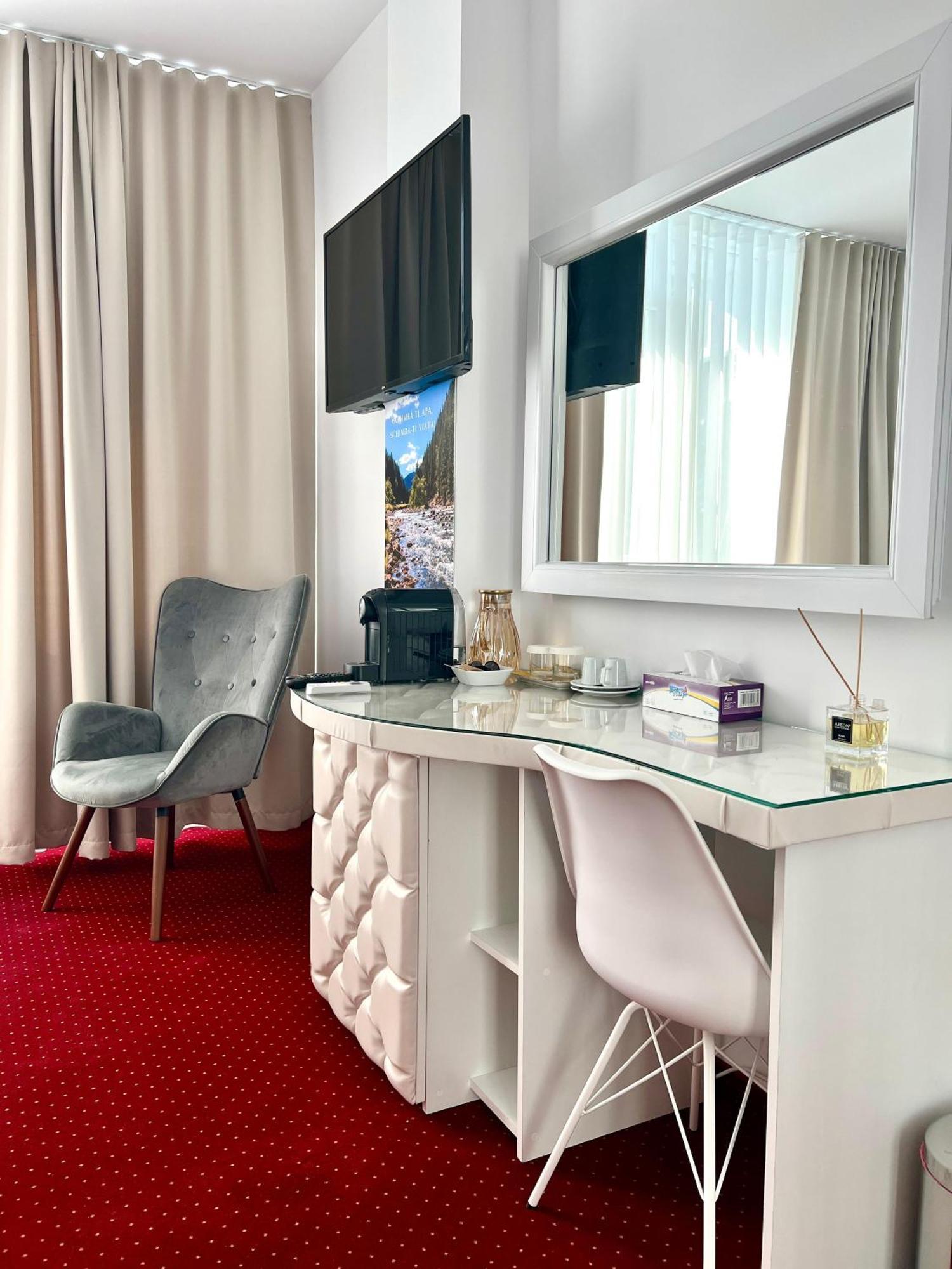 Royal Park Complex Hotel Bascov Екстериор снимка