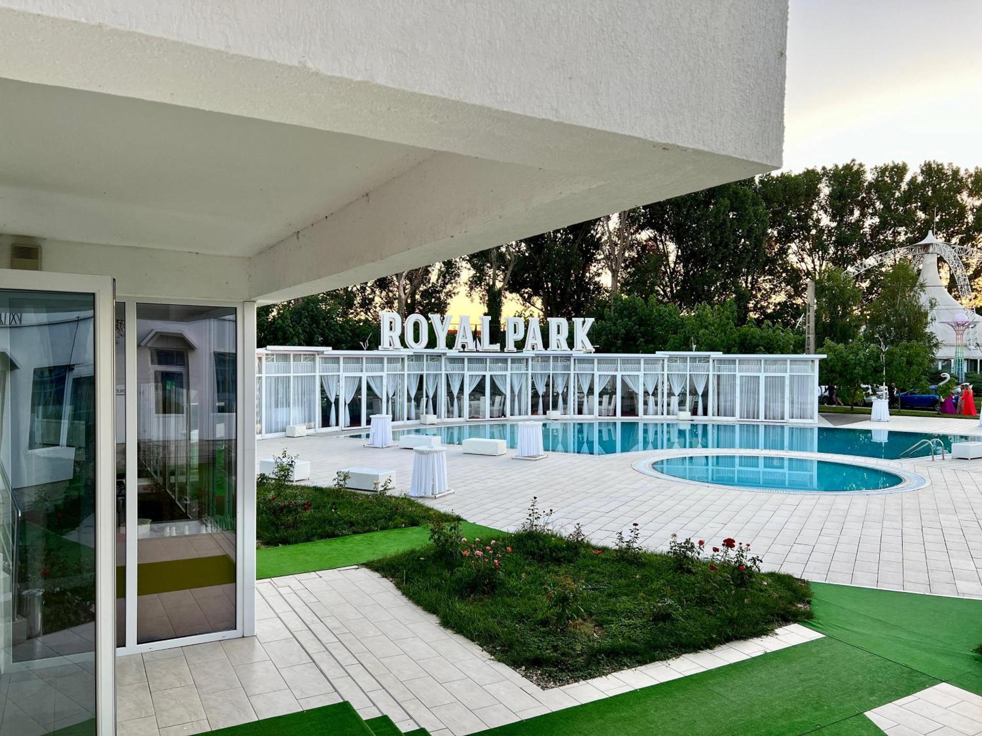 Royal Park Complex Hotel Bascov Екстериор снимка