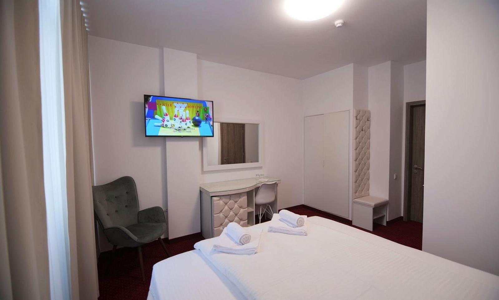 Royal Park Complex Hotel Bascov Екстериор снимка
